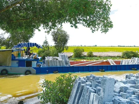 Âm vang làng nghề chẻ đá Hòn Sóc, An Giang